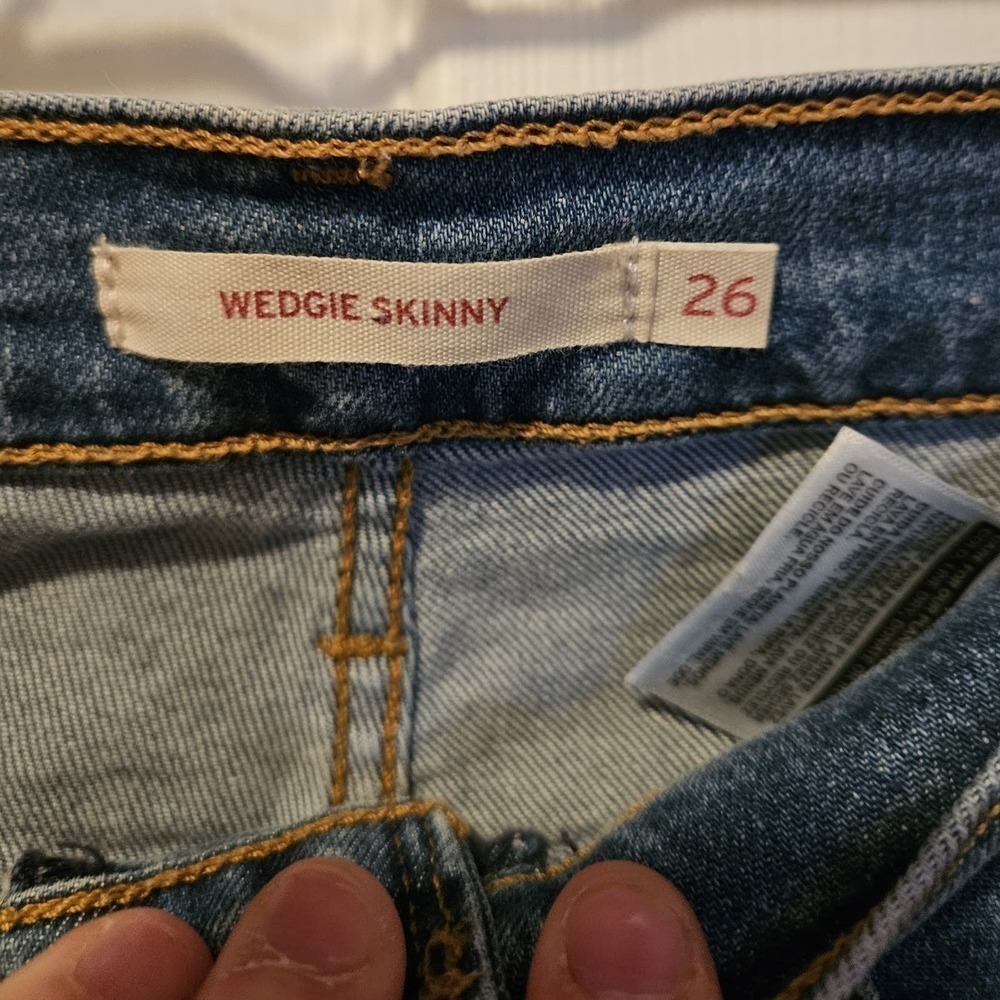 Levi's Wedgie distressed skinny jeans Size 26 medium wash - Picture 2 of 4